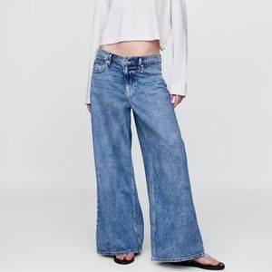 Gap Low Slung Extra Baggy Jeans light indigo